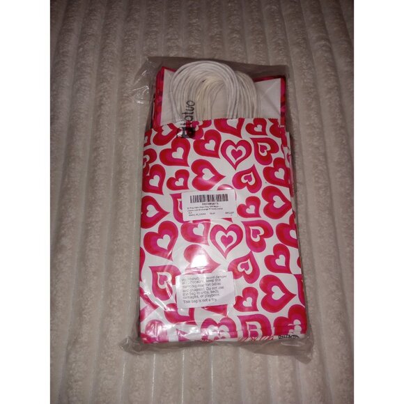 Valentine's Day Gift Bags 32 Pieces Bulk With Tissue Paper New In Wrapper Hearts - Picture 1 of 4